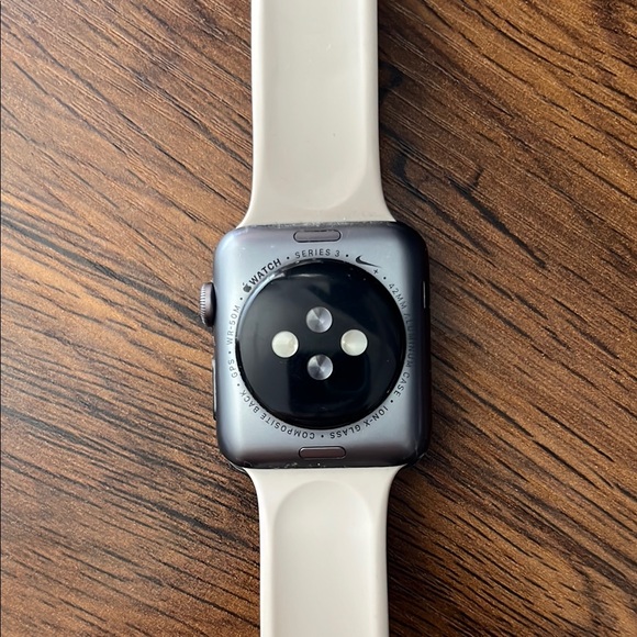 Apple Watch 3 Series - Picture 2 of 3
